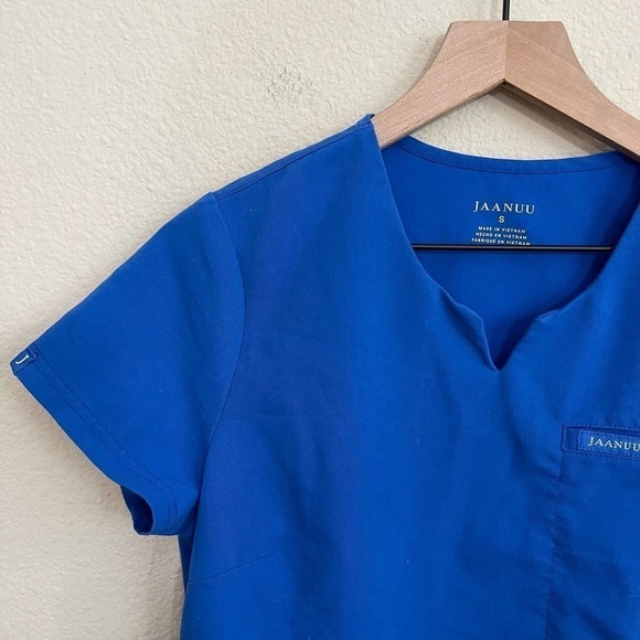 Jaanuu Women's 3-Pocket Split Crewneck Short Sleeve Scrub Top Royal Blue Small - Picture 2 of 8